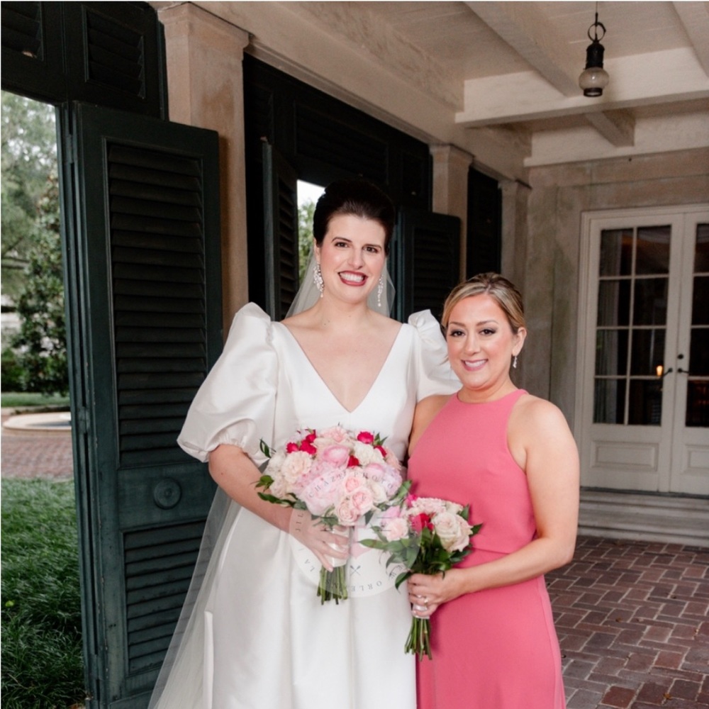 Meet your Poshers, Claire & Lizzie